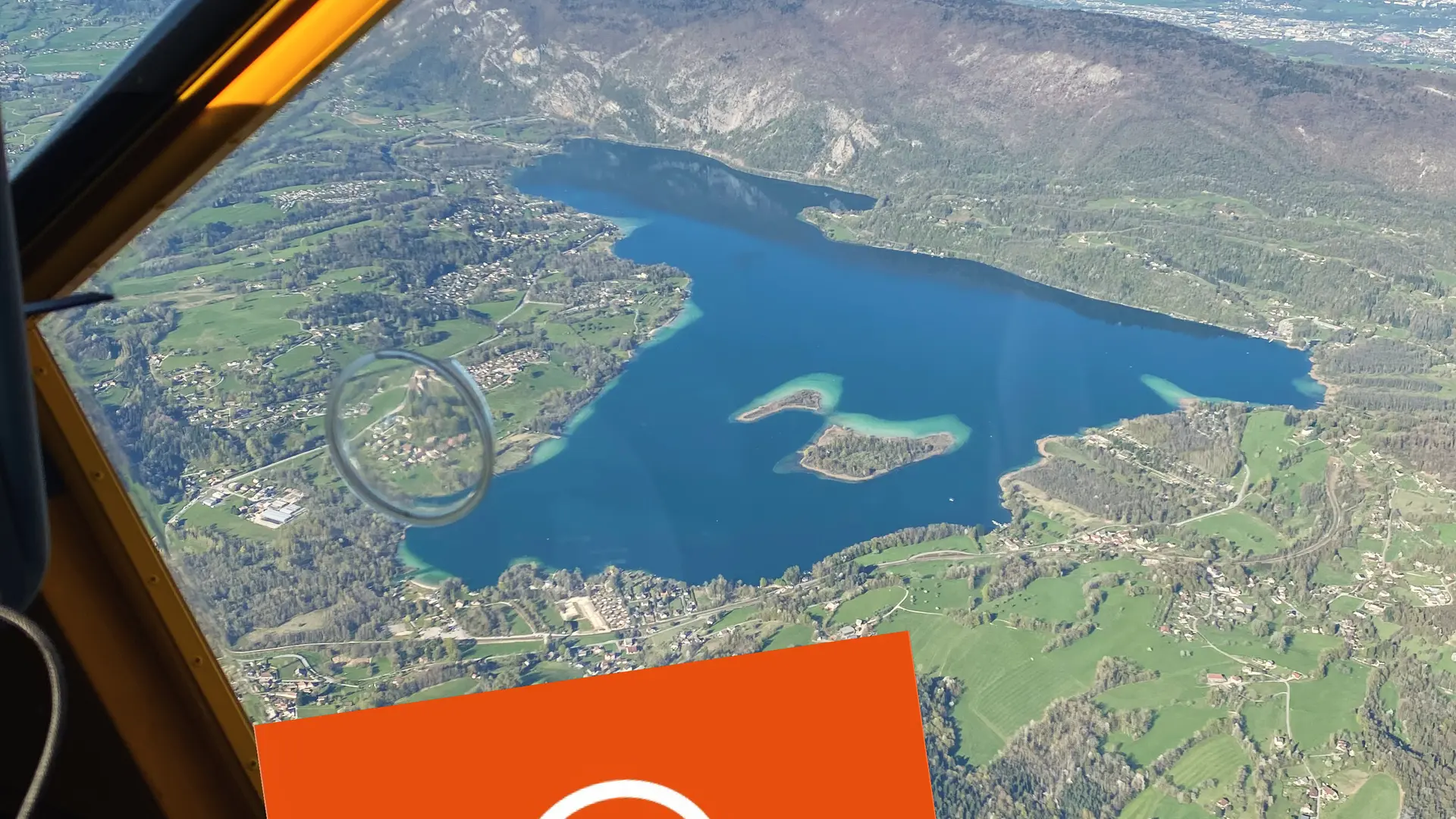 Vol en ULM au-dessus du lac d'Aiguebelette