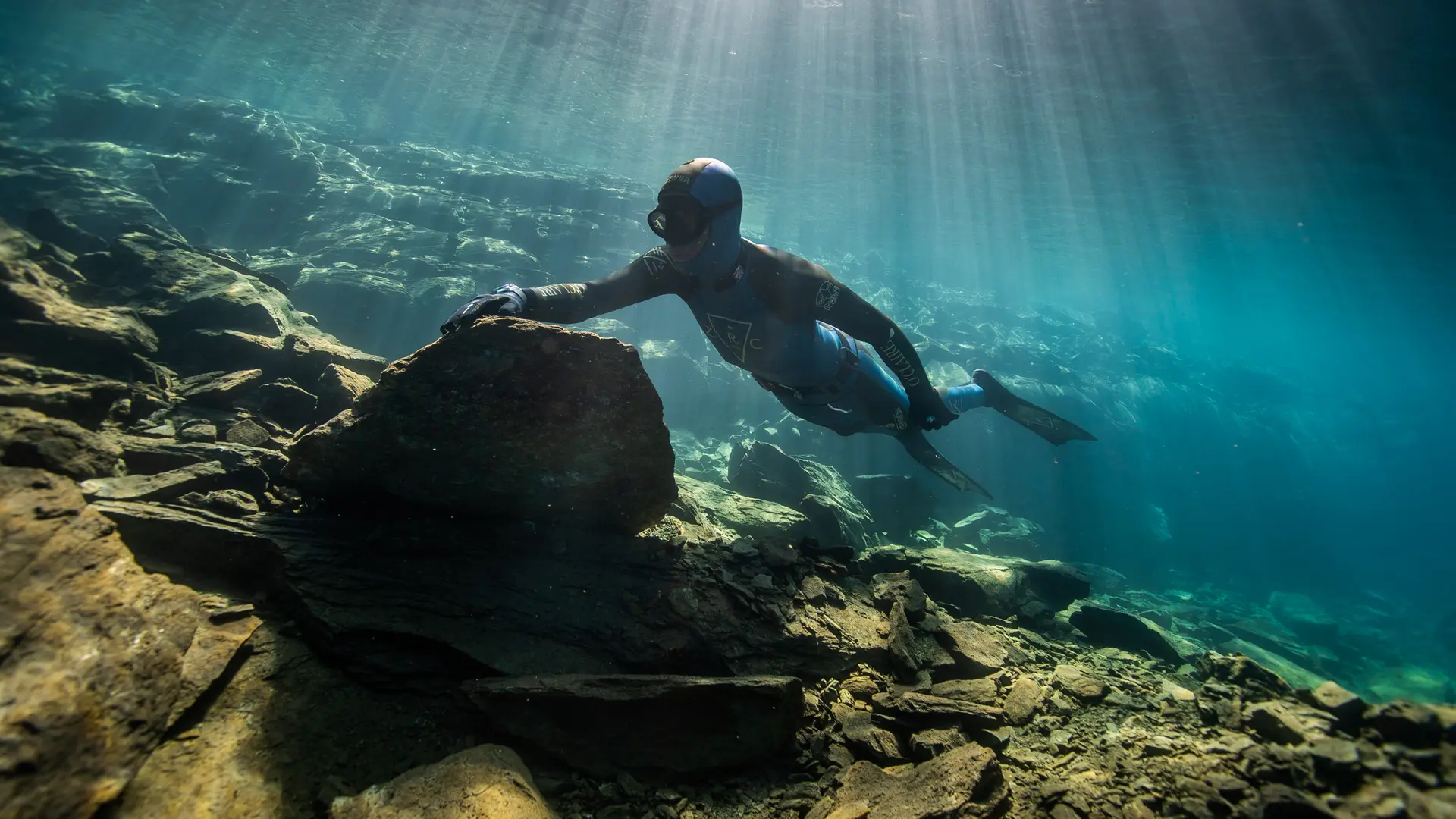 Dive with Benjamin and discover the secrets of freediving in an idyllic setting