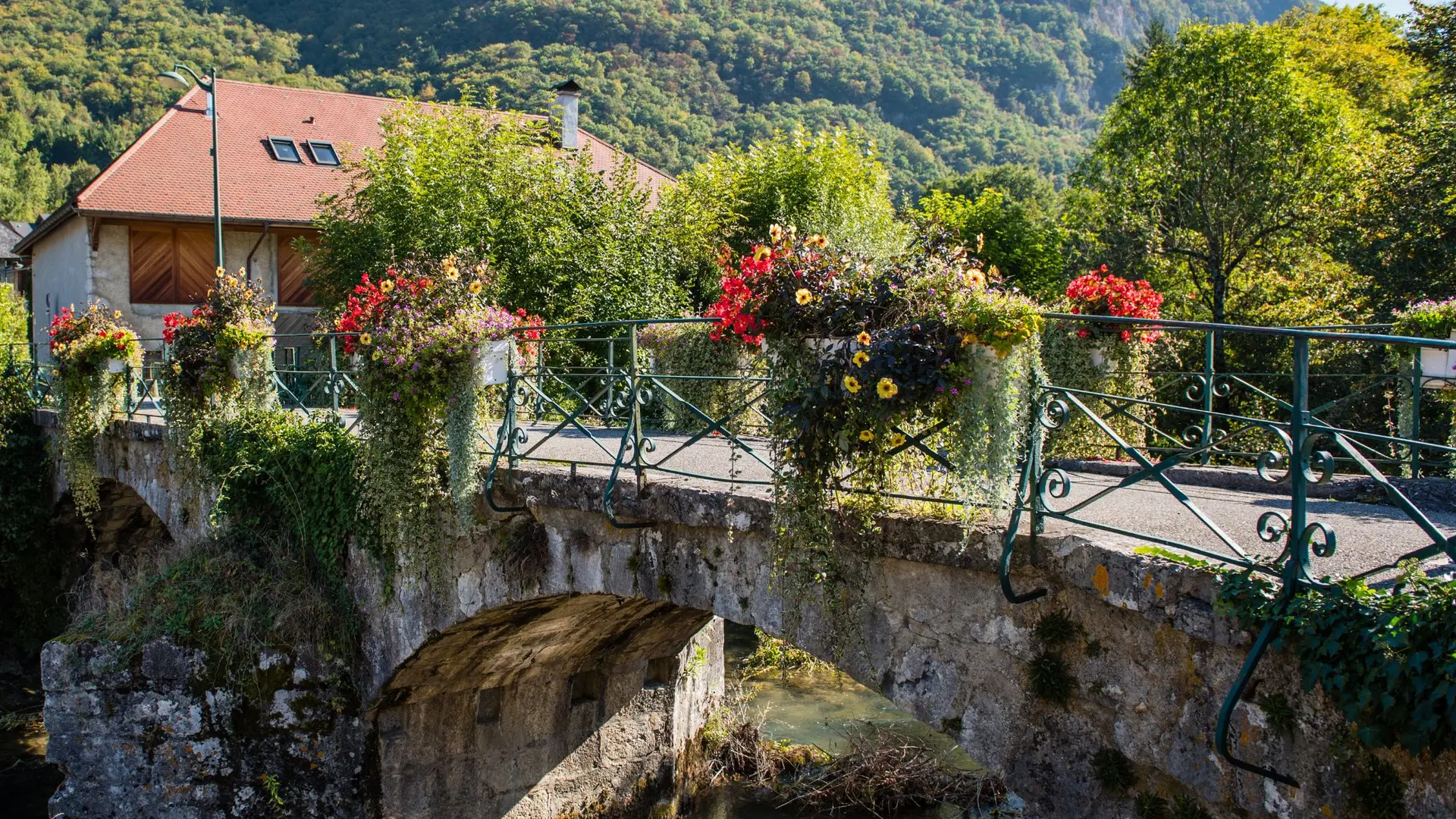 Pont de Verthier fleuri