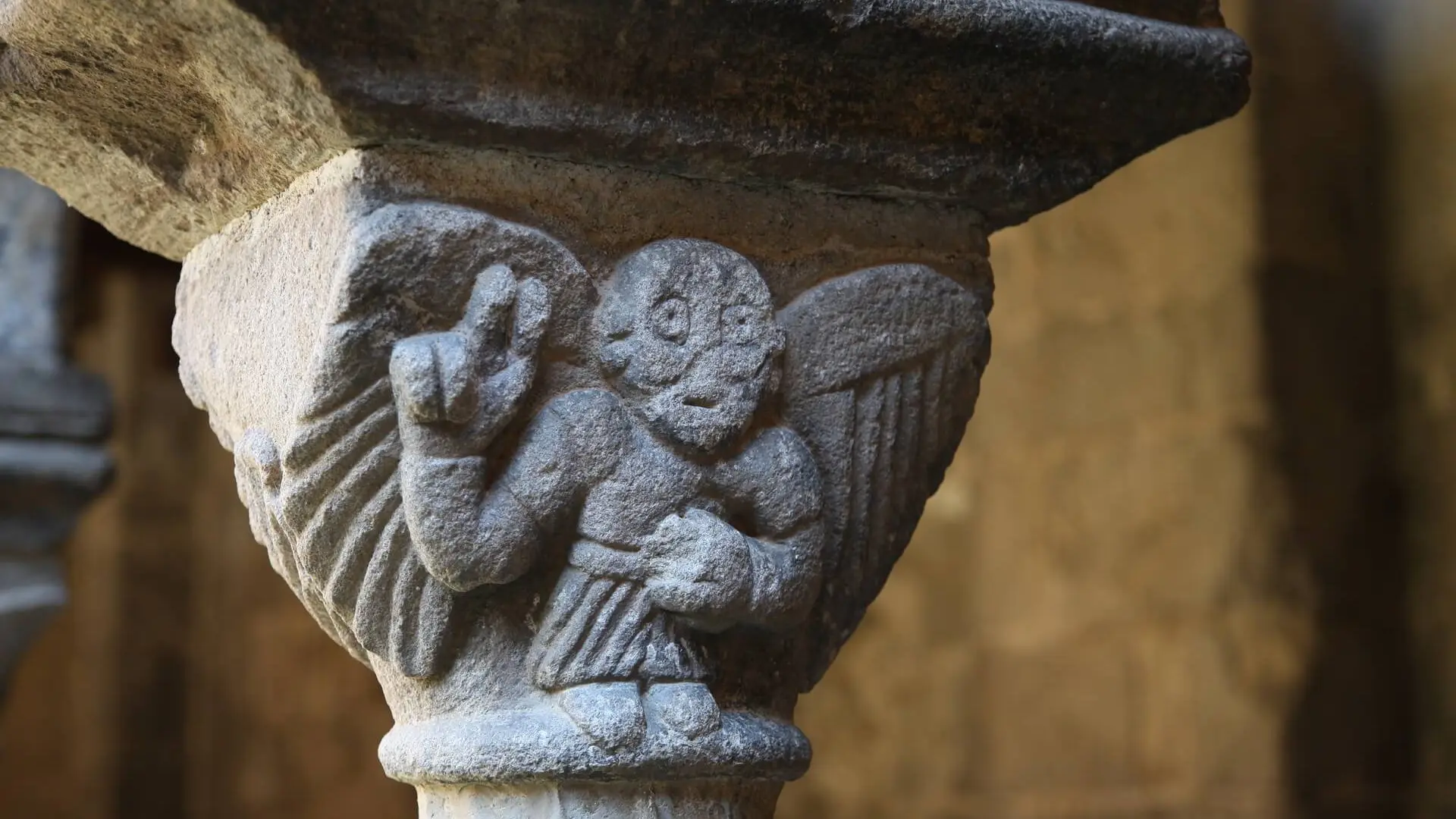 Détail chapiteau colonne du cloitre