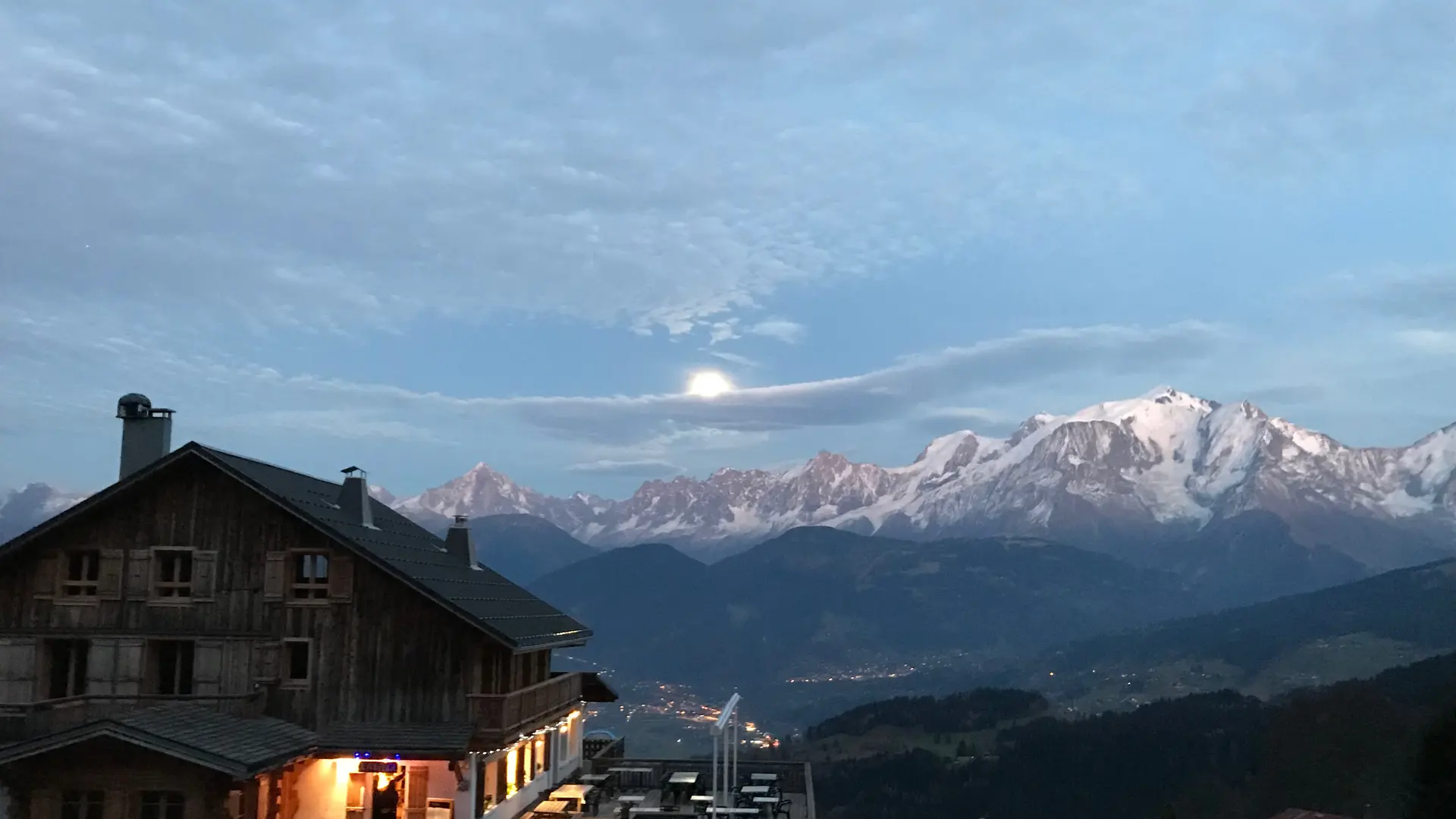 Face à la majestueuse chaine du Mont-Blanc