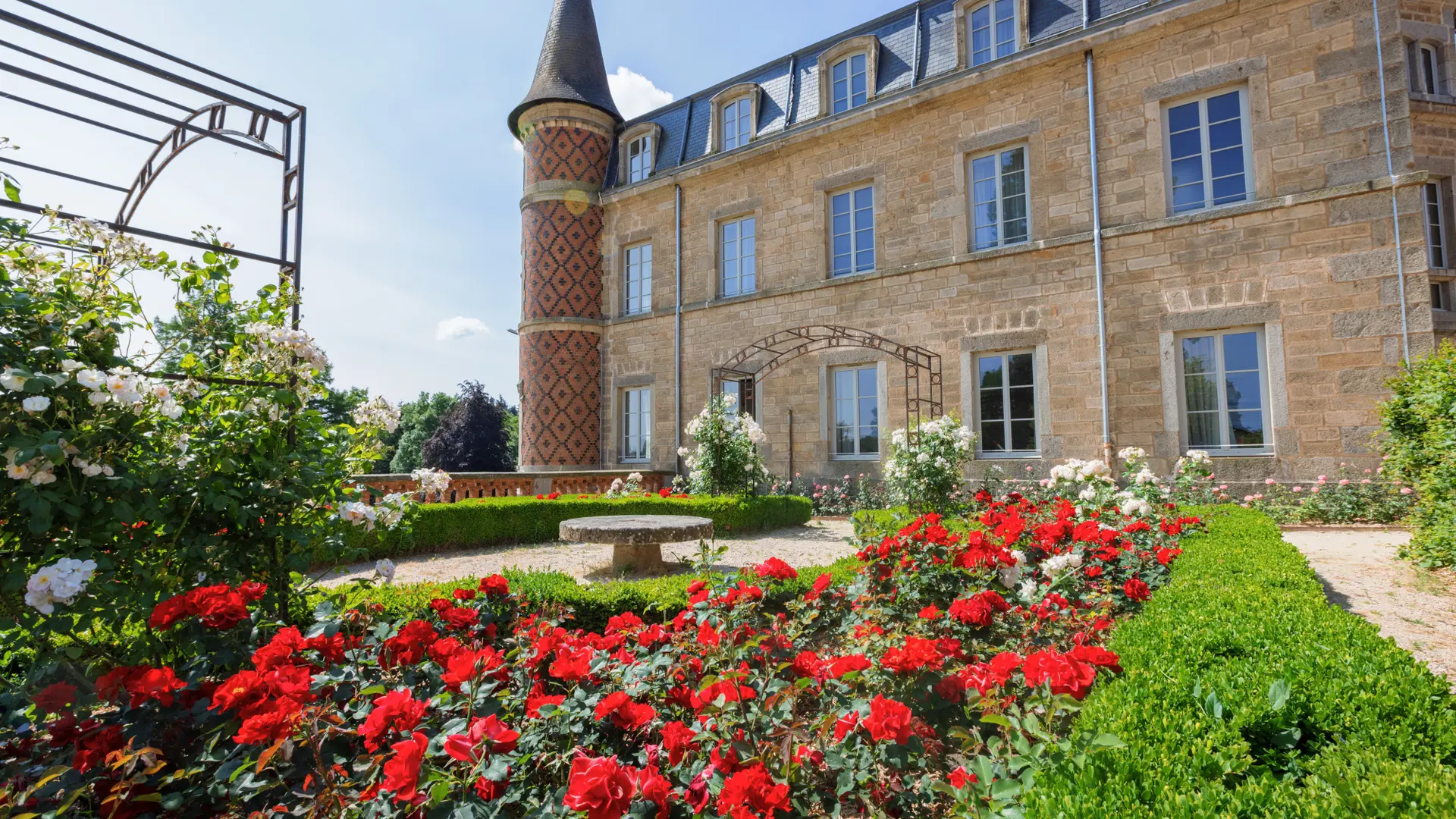 Domaine de Valinches - Hôtel Restaurant Séminaires - Marols 42560