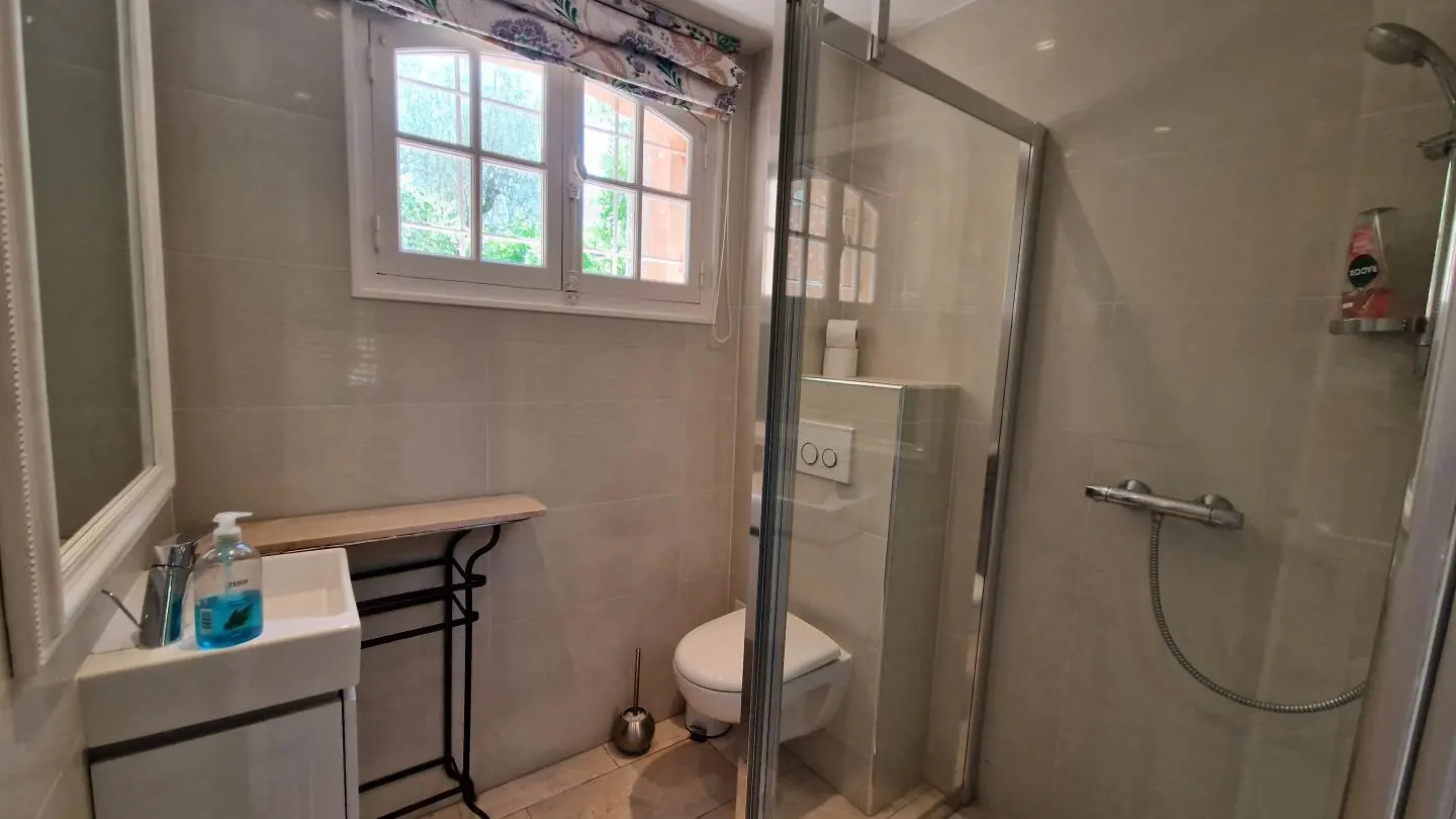 Gîte le Mas du safran-GRASSE- Salle d'eau attenante à la chambre 1-Gîtes de France Alpes-Maritimes