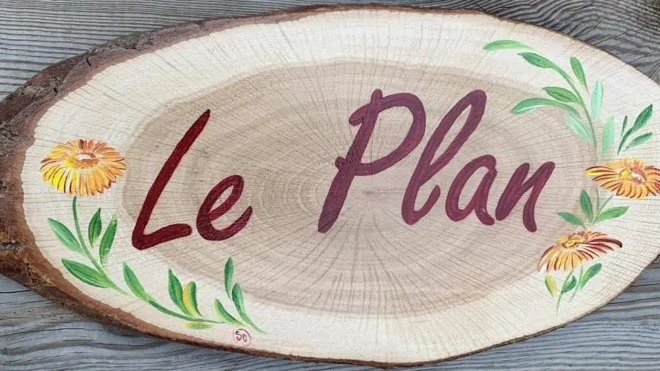 PEINTURE SUR BOIS DU NOM DU GÎTE