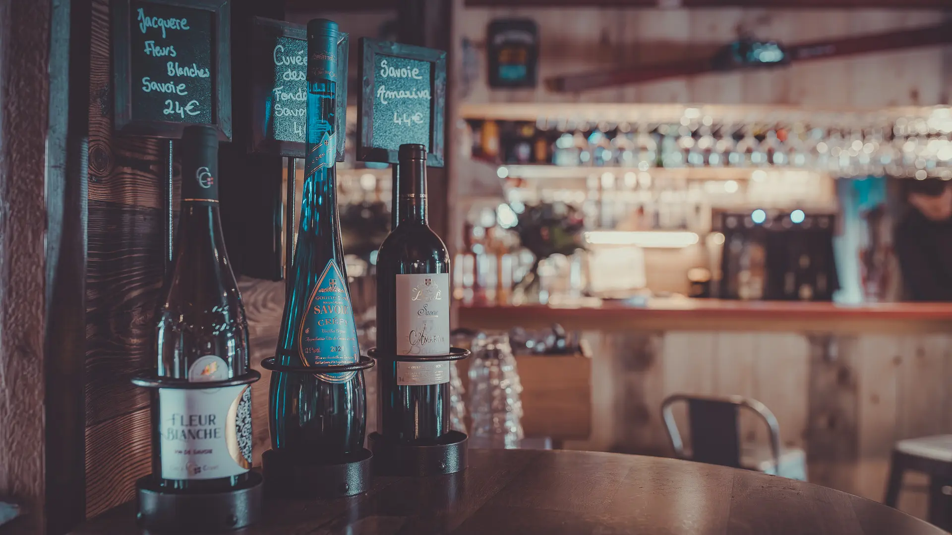 Espace bar avec sélection de vins