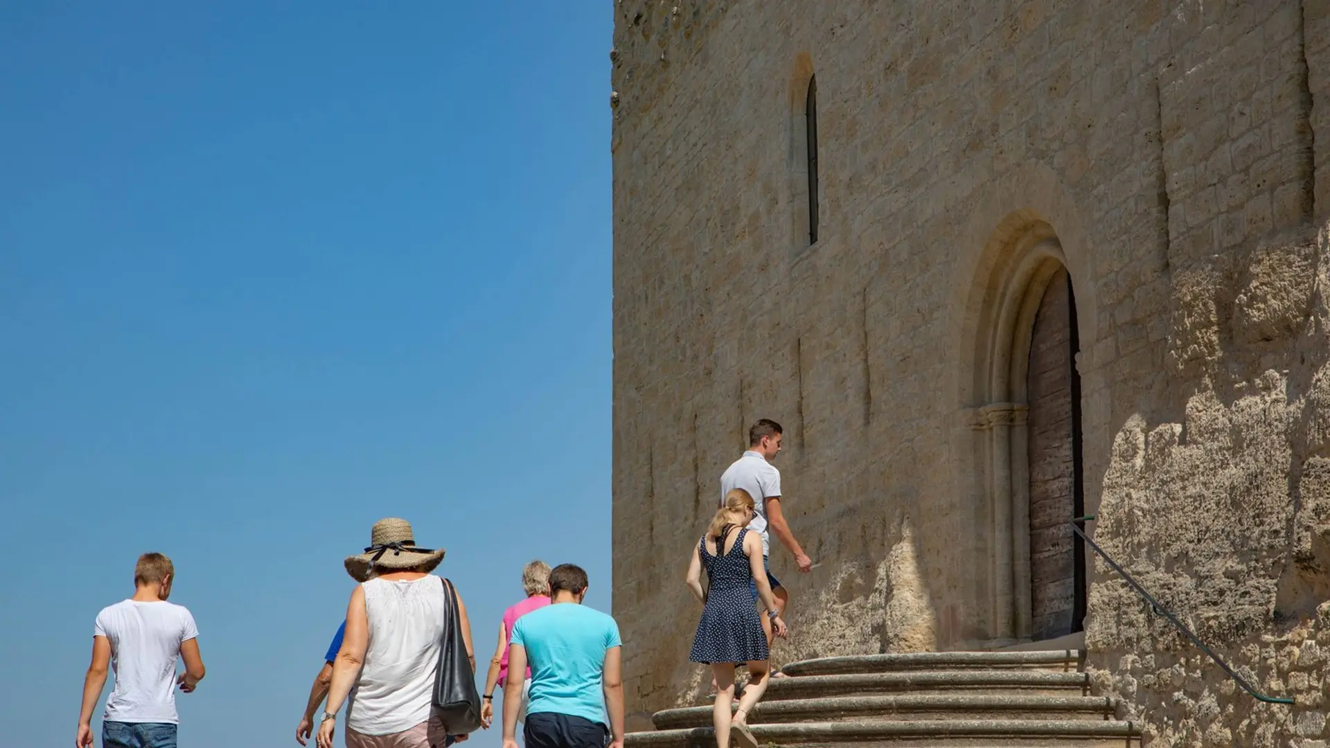 Escalier perron de l'église Saint-Martin