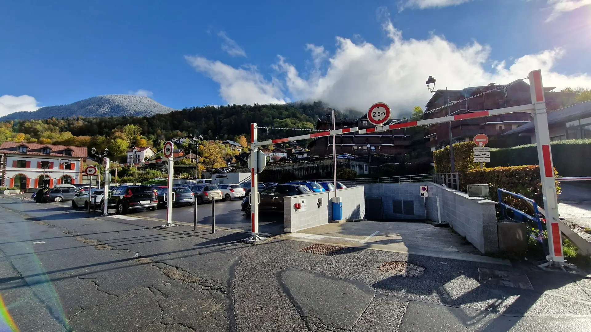 Entrée parking souterrain de la gare du TMB