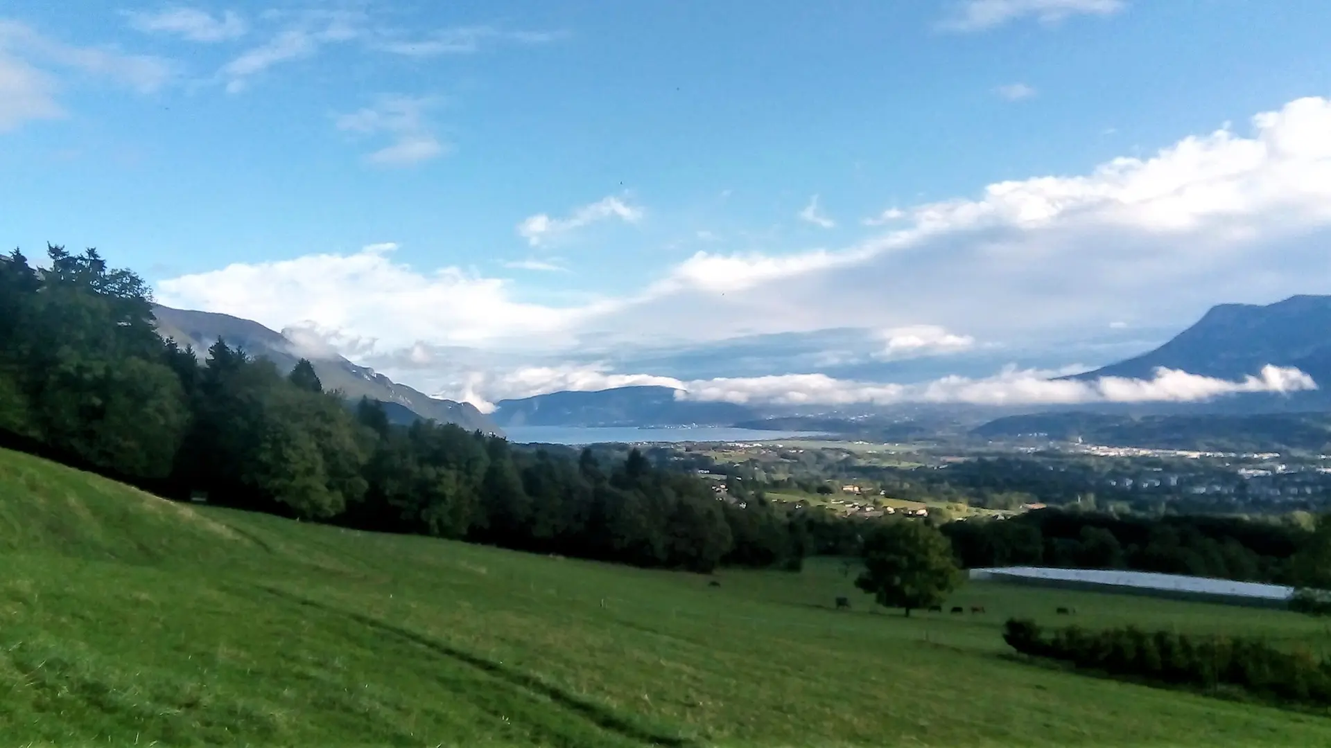 Vue sur le Lac du Bourget au dessus du Tremblay