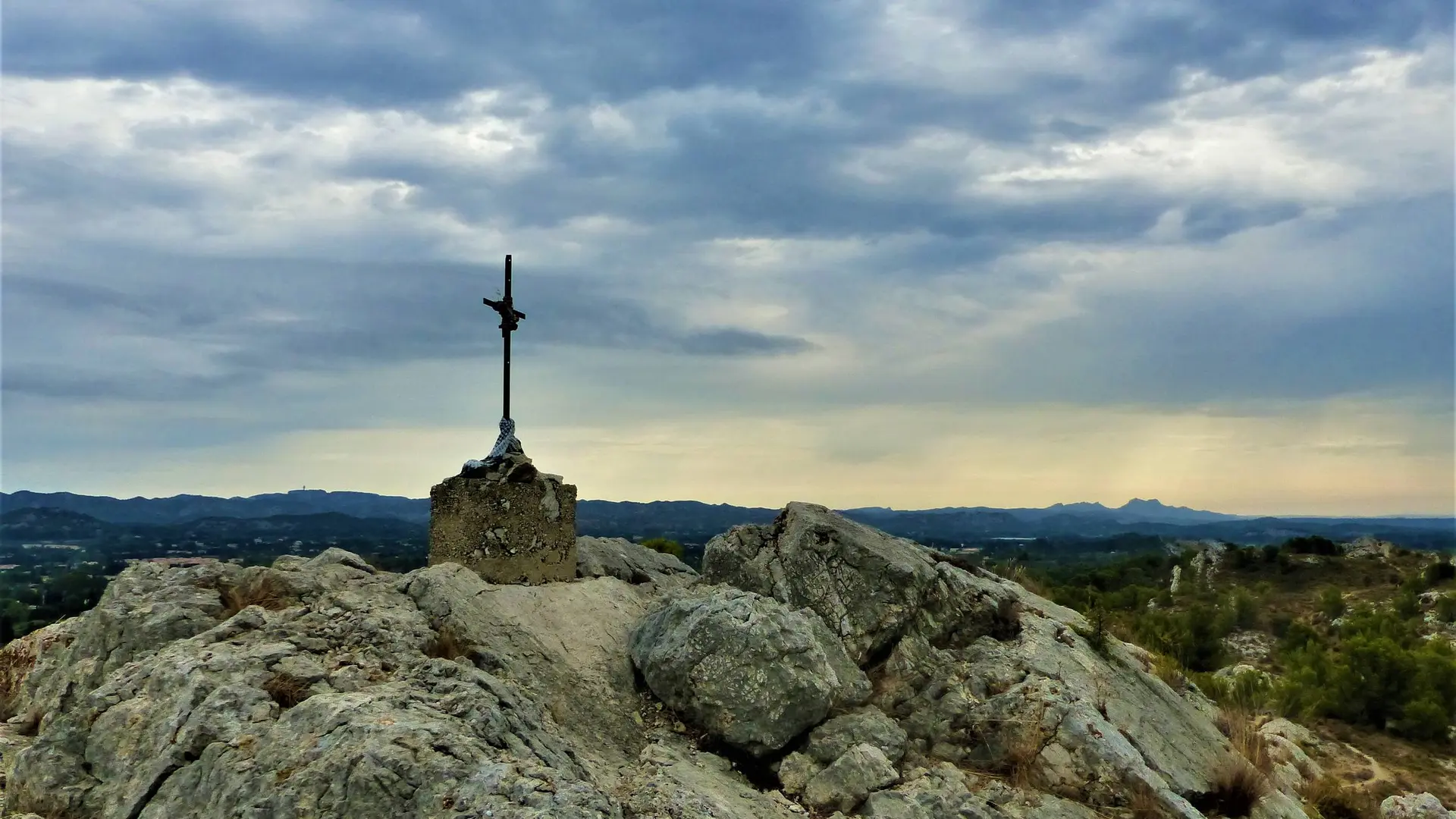 Sur les Rochers de la Pène, avec vue sur les Opies