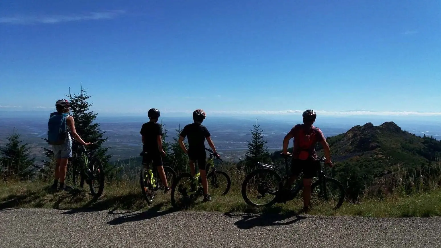 Location de 4 VTT électriques (adultes et enfants) sur place
