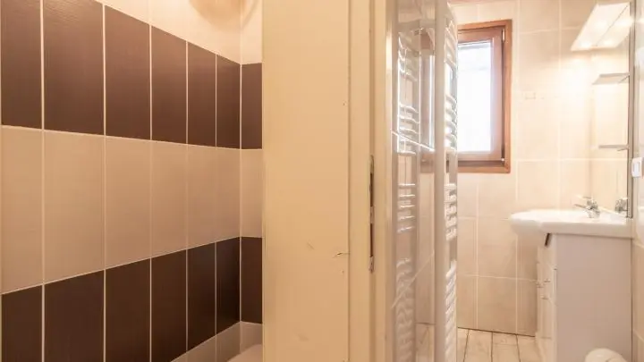 Salle d'eau (niveau chambres 2 et 3)