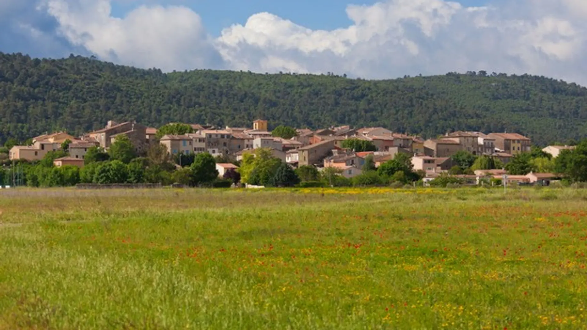 Le village de Néoules