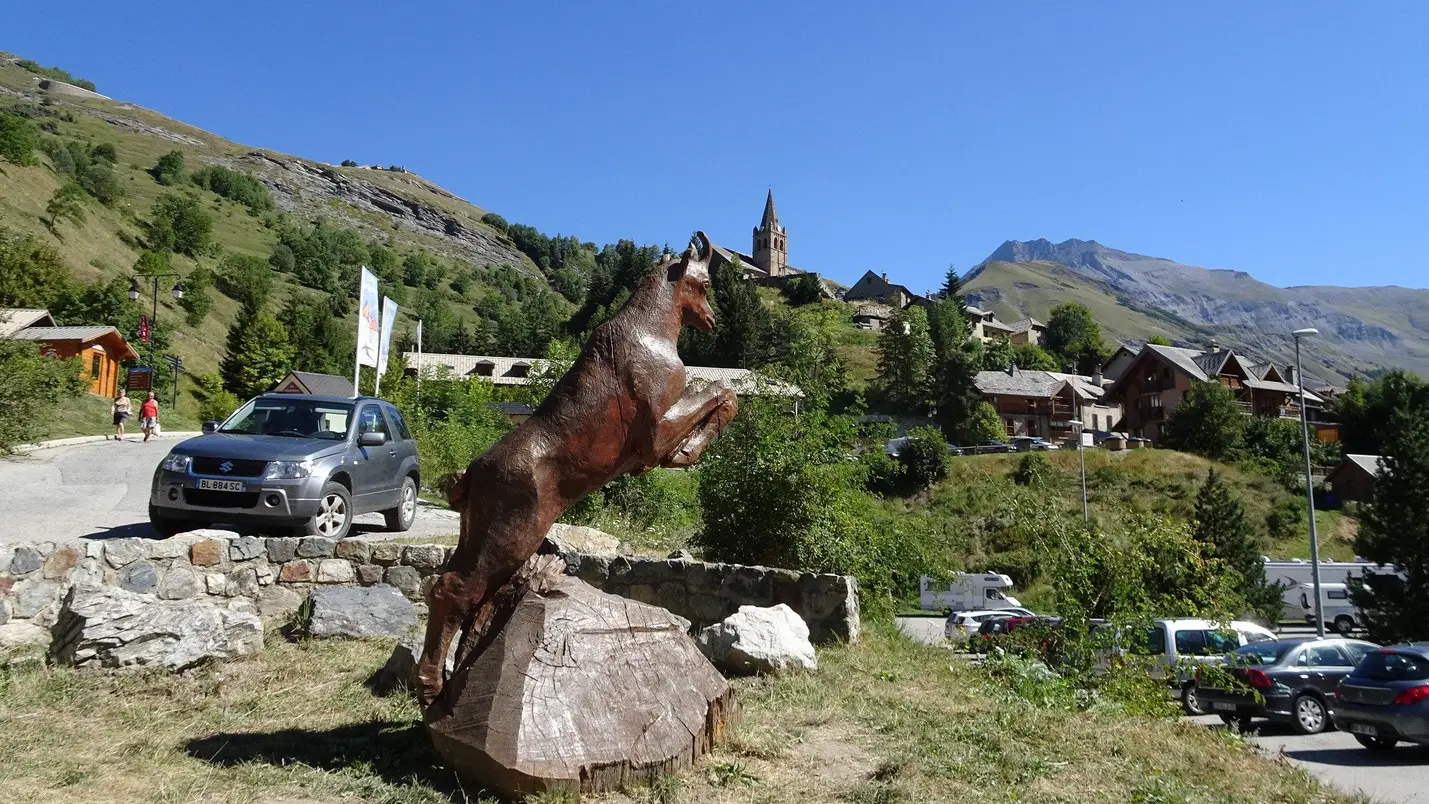 Sculpture au départ des téléphériques