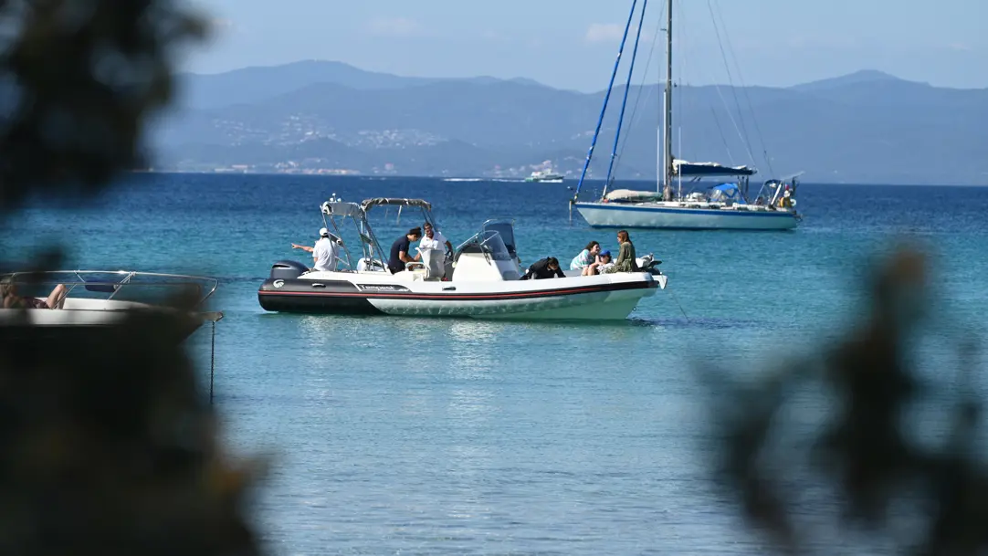 Mouillage et apéro à la plage Notre-Dame