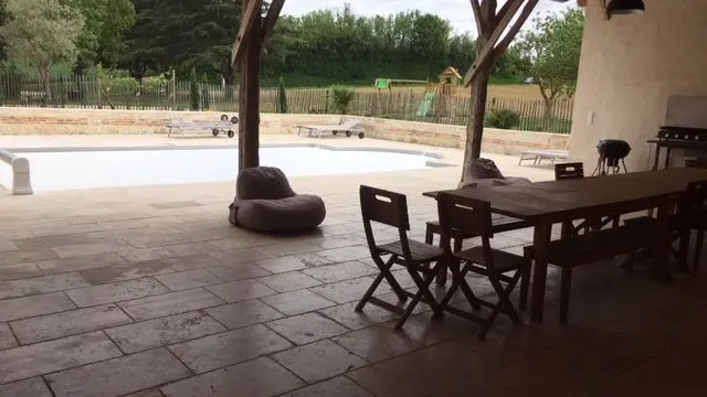 piscine sécurisée avec volet