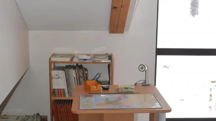 Espace télétravail indépendant dans la salle Sports-observation
