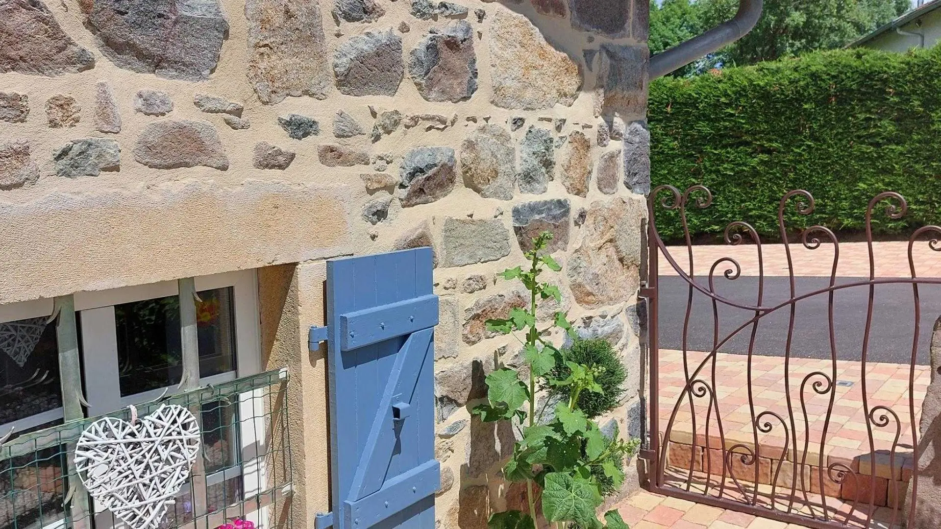 Charmant portillon si vous souhaitez sortir du gîte sans passer par le portail
