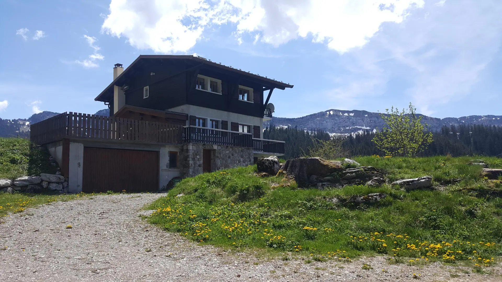 Le Chalet du Collet au printemps