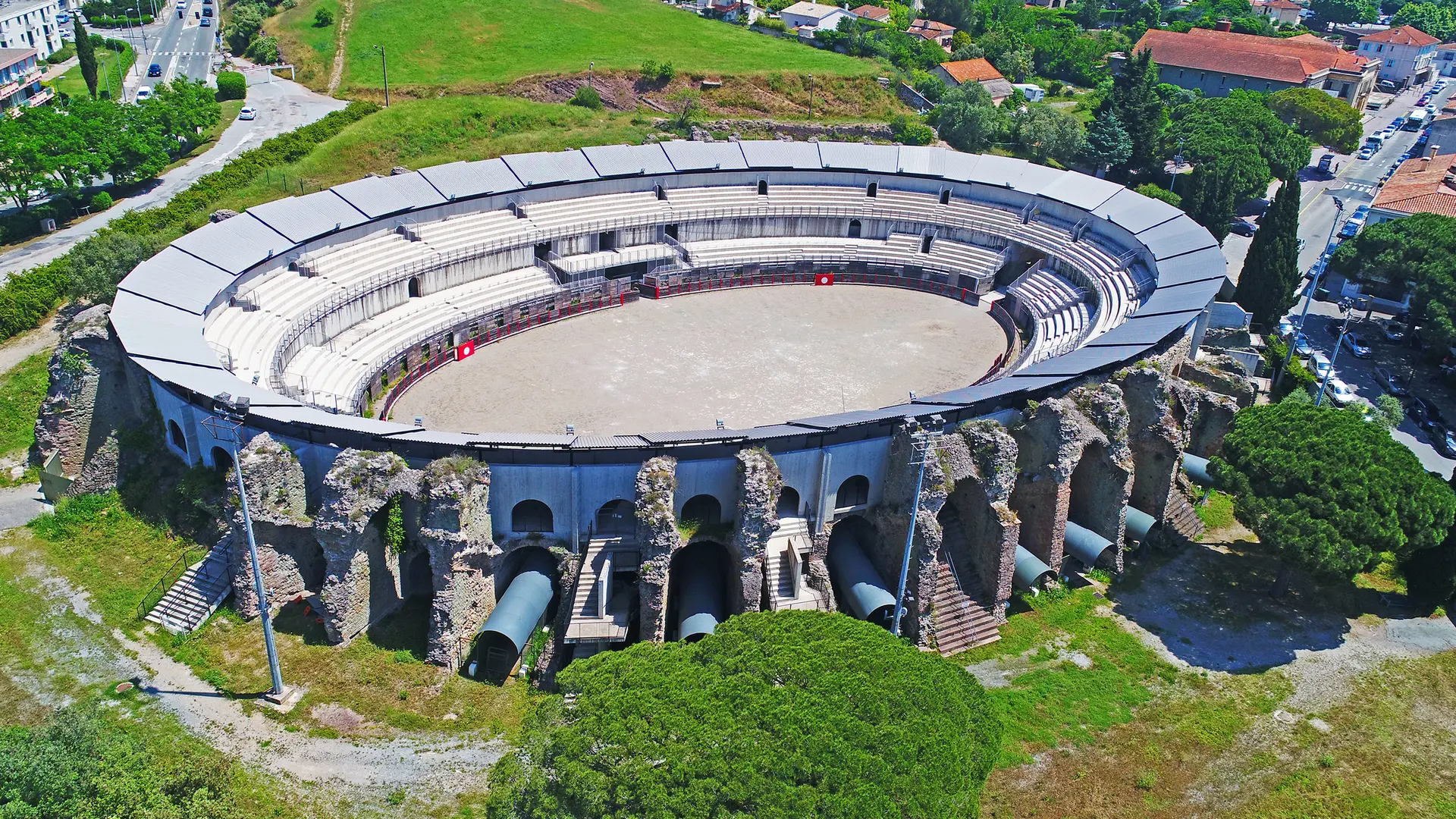 vue aérienne des Arènes de Fréjus