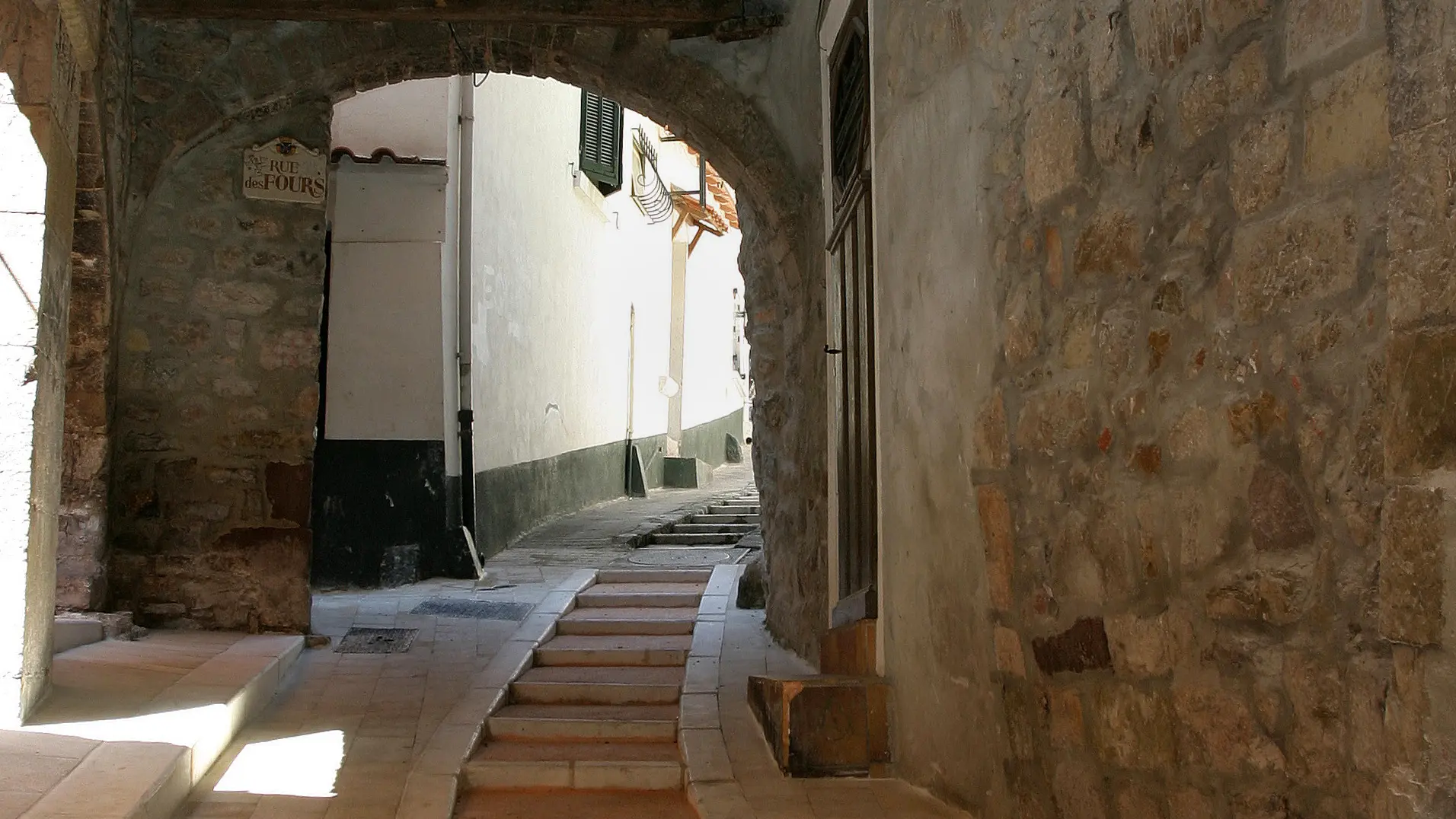 Visite du village médiéval de Cuers