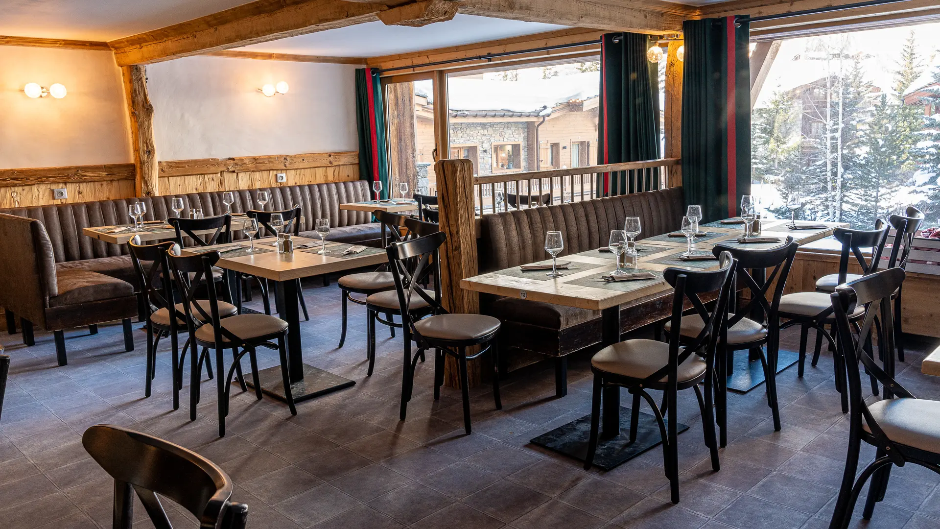 Salle intérieur tables - Grand Cocor