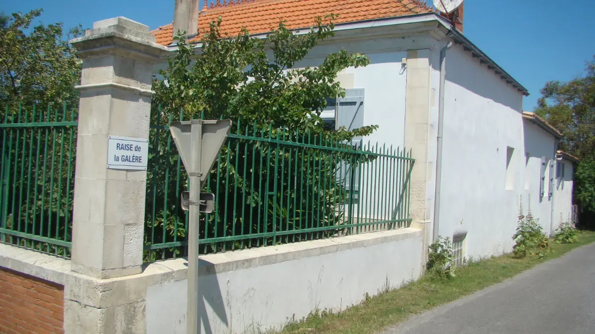 Chemin conduisant à la location