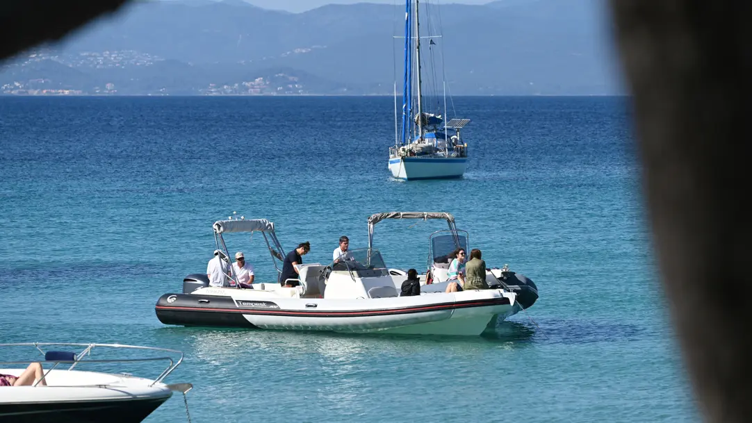 Mouillage et apéro à Porquerolles