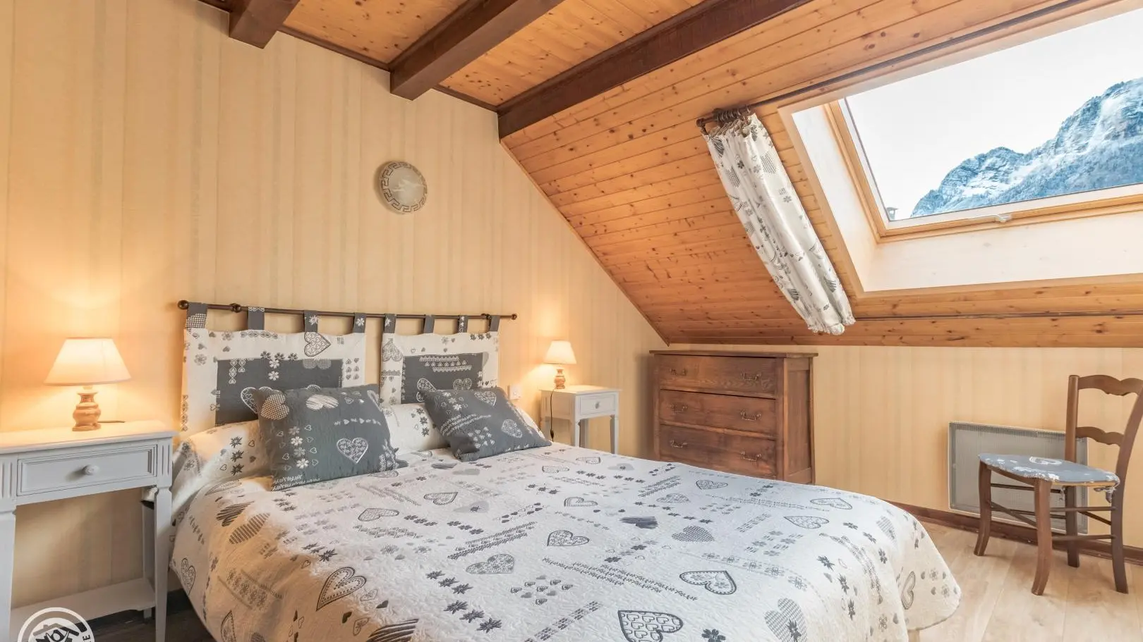 Chambre : lit 140x200cm