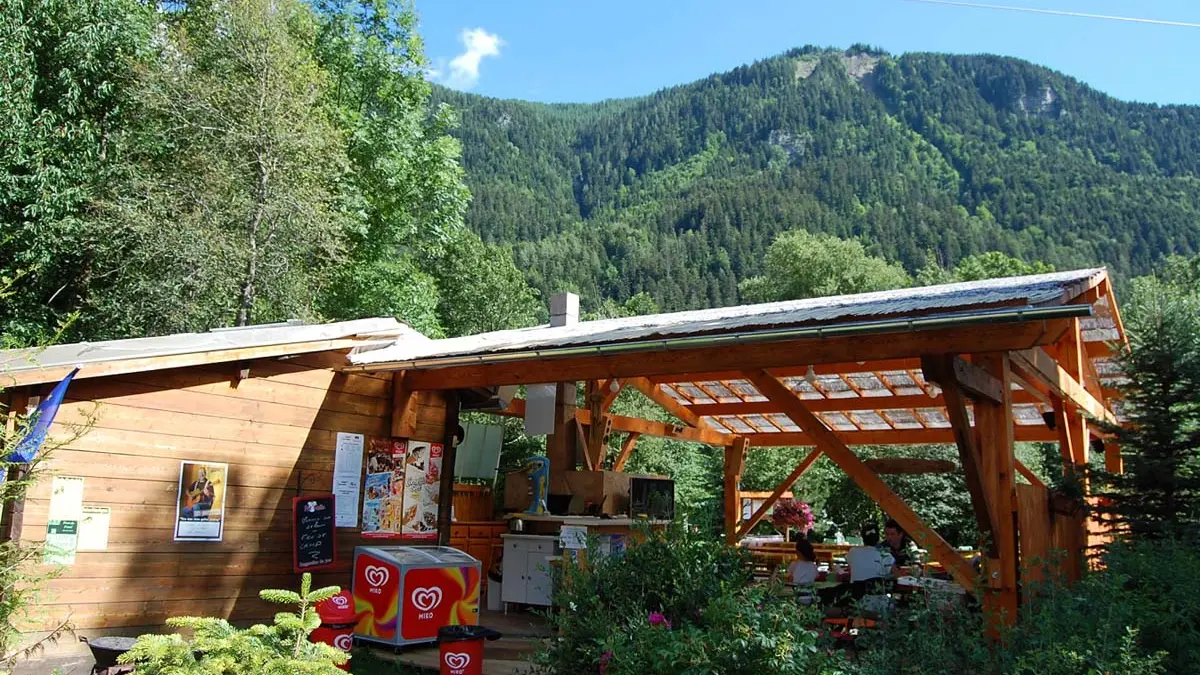 Camping Les 6 stations à Pont du Fossé, vallée du Champsaur