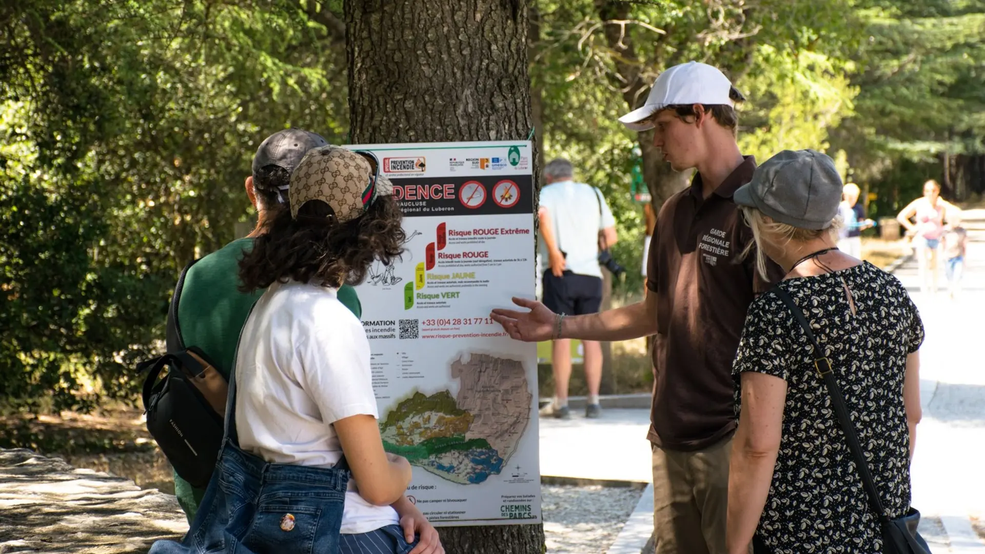 Garde Régionale Forestière à l'entrée de la forêt des Cèdres