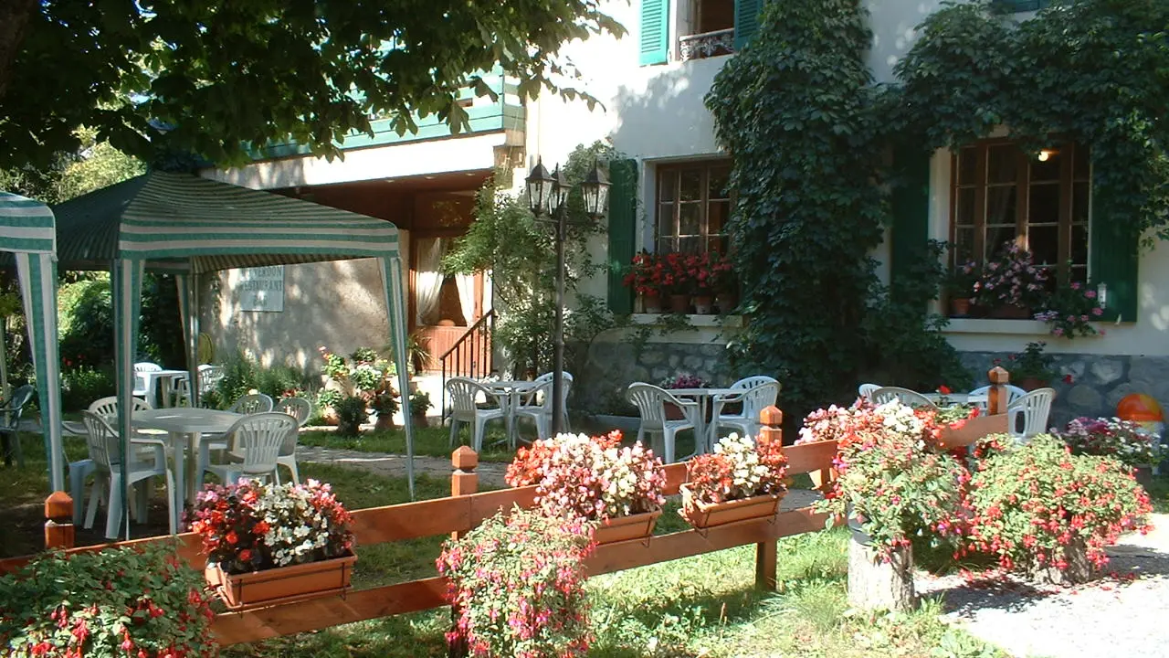 jardin de l'hotel du Verdon à Beauvezer