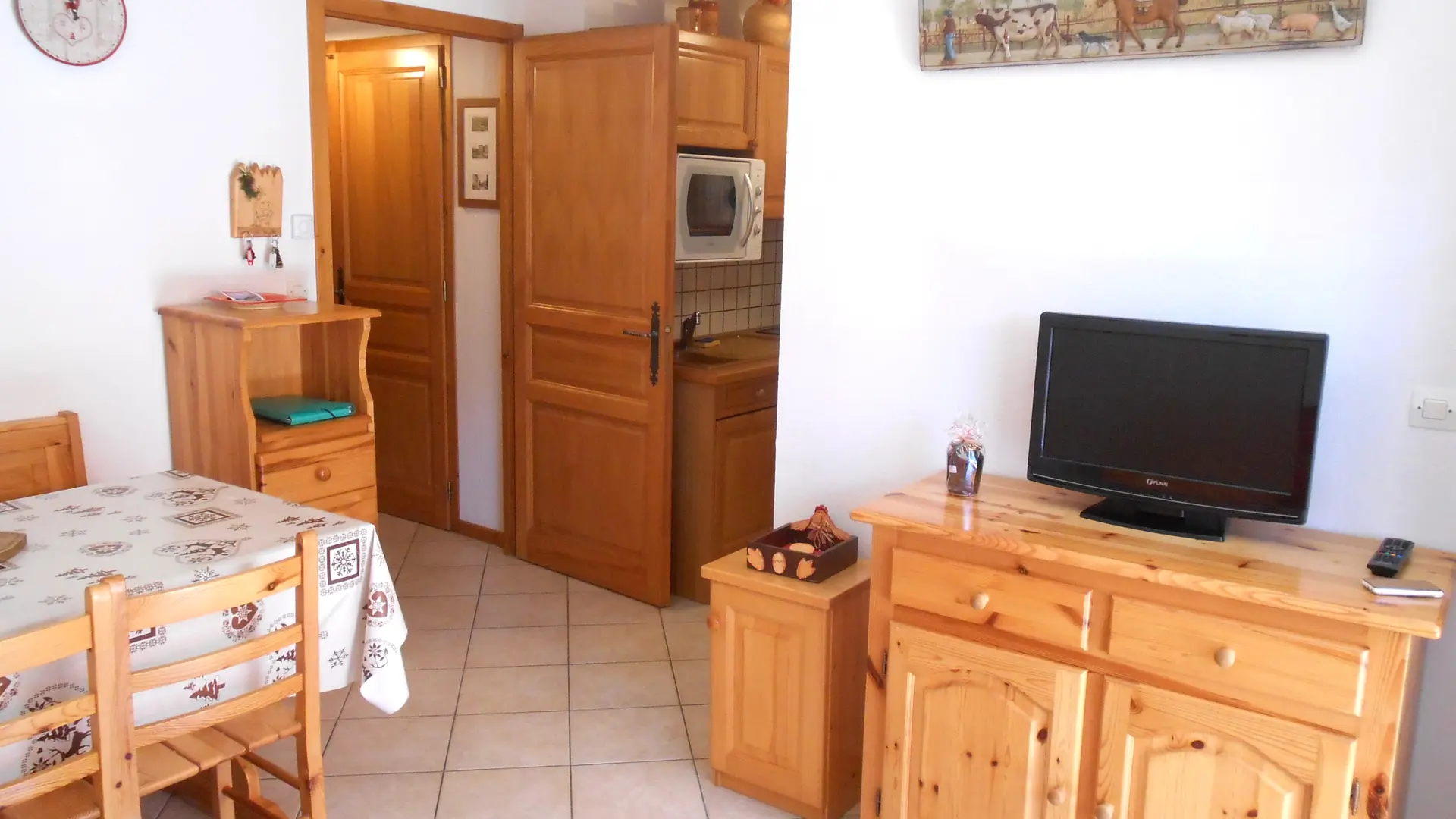 Séjour avec télévision/Living room with a television-Cornillon C n°3-Le Grand-Bornand