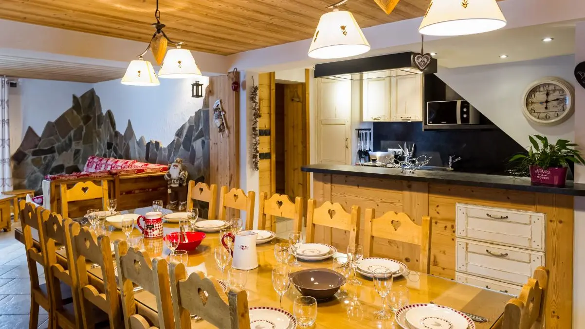 Pièce de vie : cuisine ouverte sur séjour et salle à manger