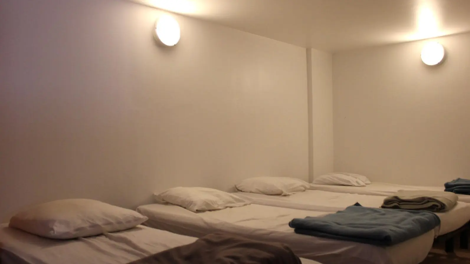 Grange des Tilleuls - Dortoir 4 personnes - Gîtes de Groupe d'Etape - Roure - Alpes-Maritimes