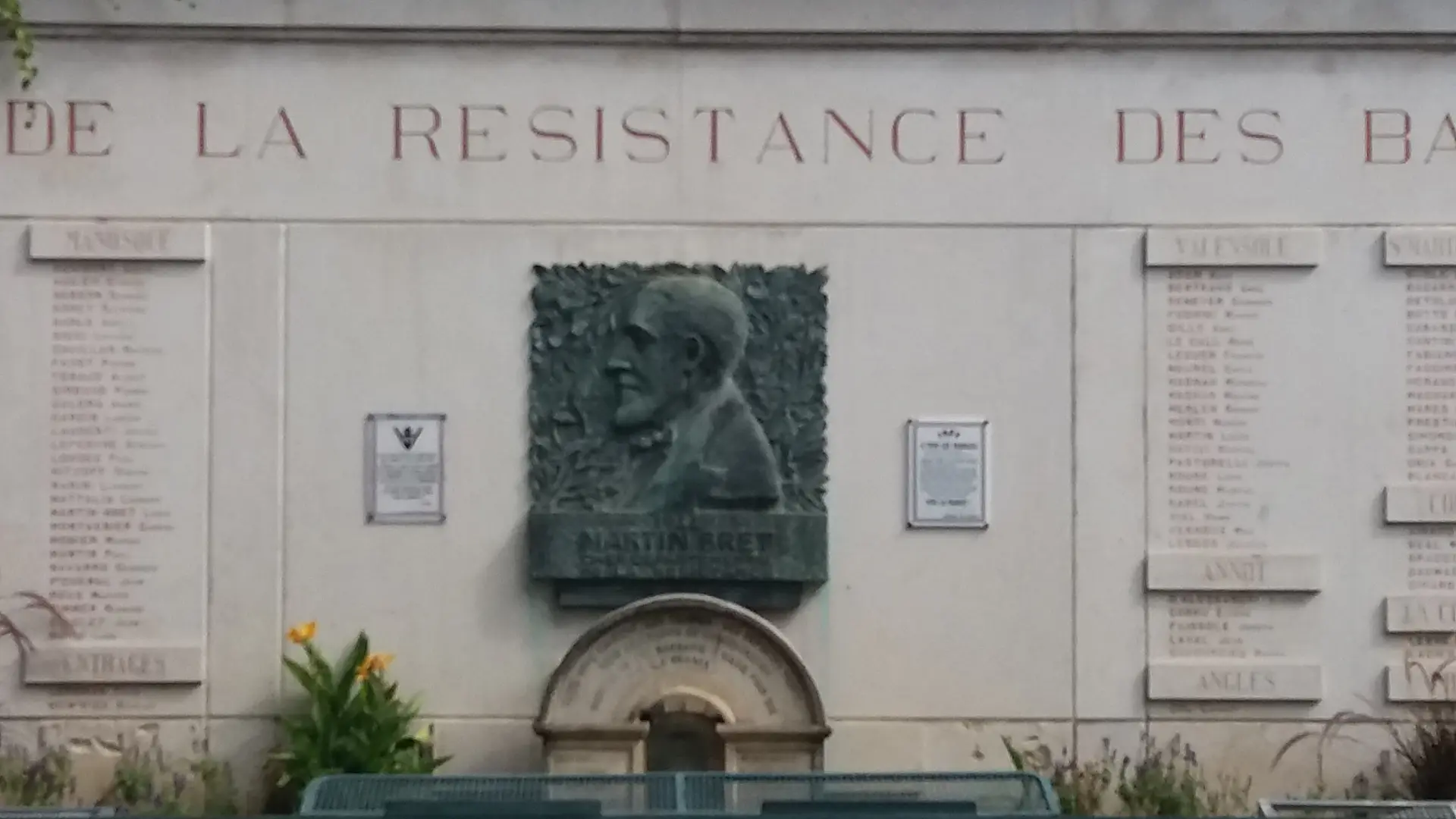 Gros plan du monument des martyrs de la Résistance