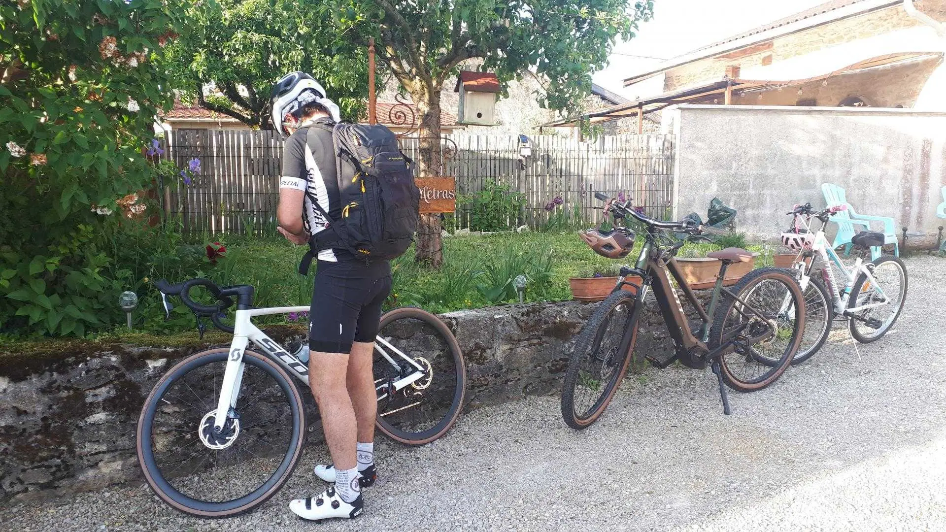 en selle ! route ou VTT ici vous avez le choix des routes et chemins