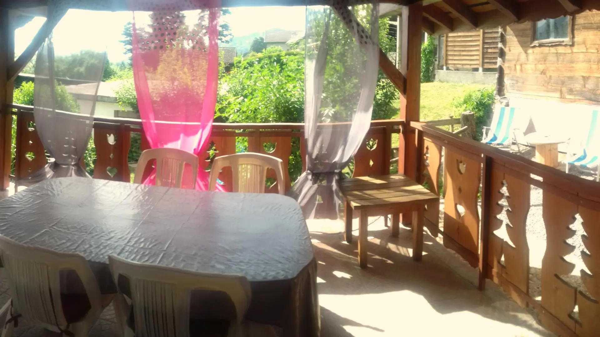 Terrasse côté Ouest Gîte Le Freddy