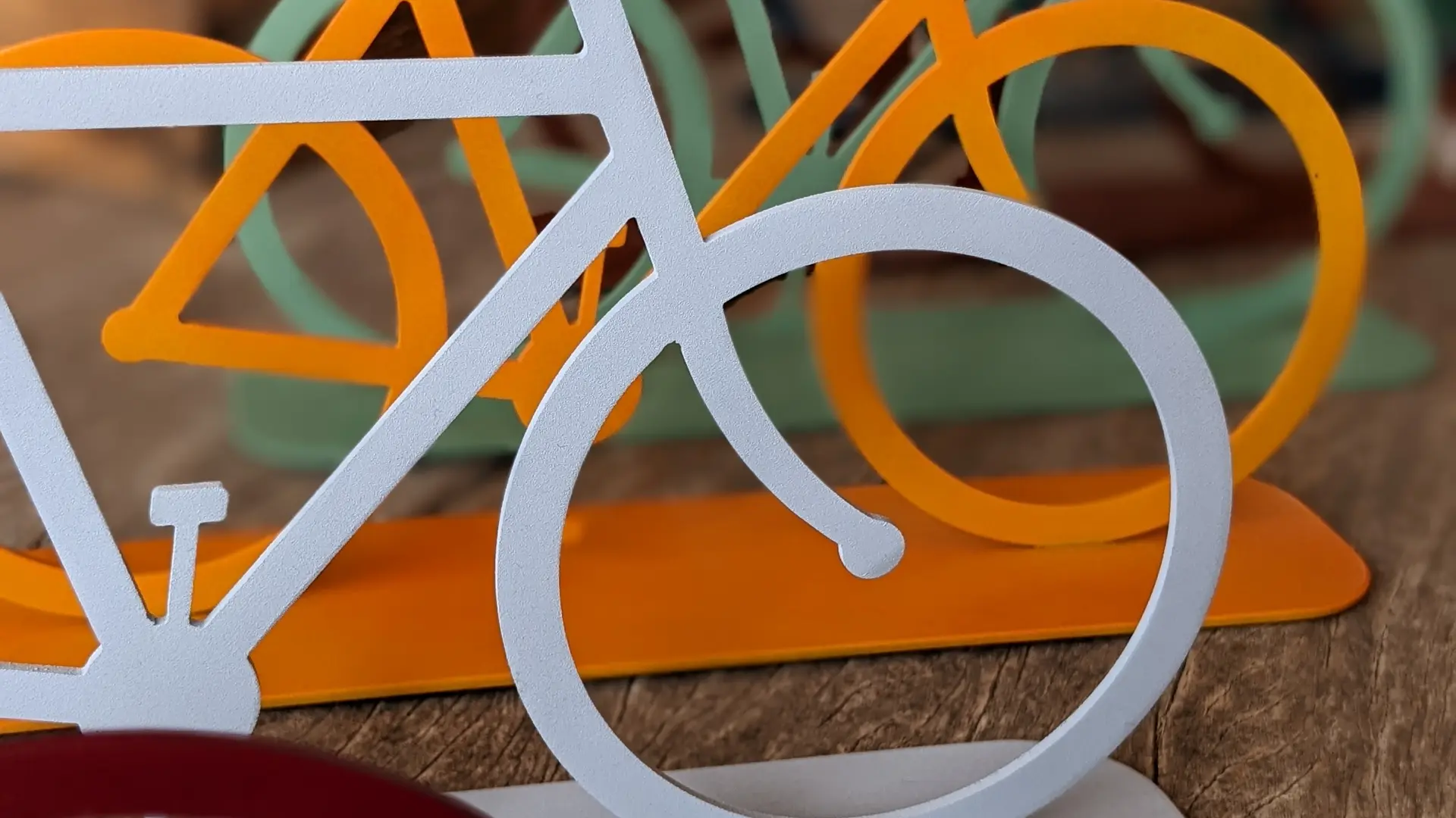 Créations en forme de vélo en plusieurs couleurs