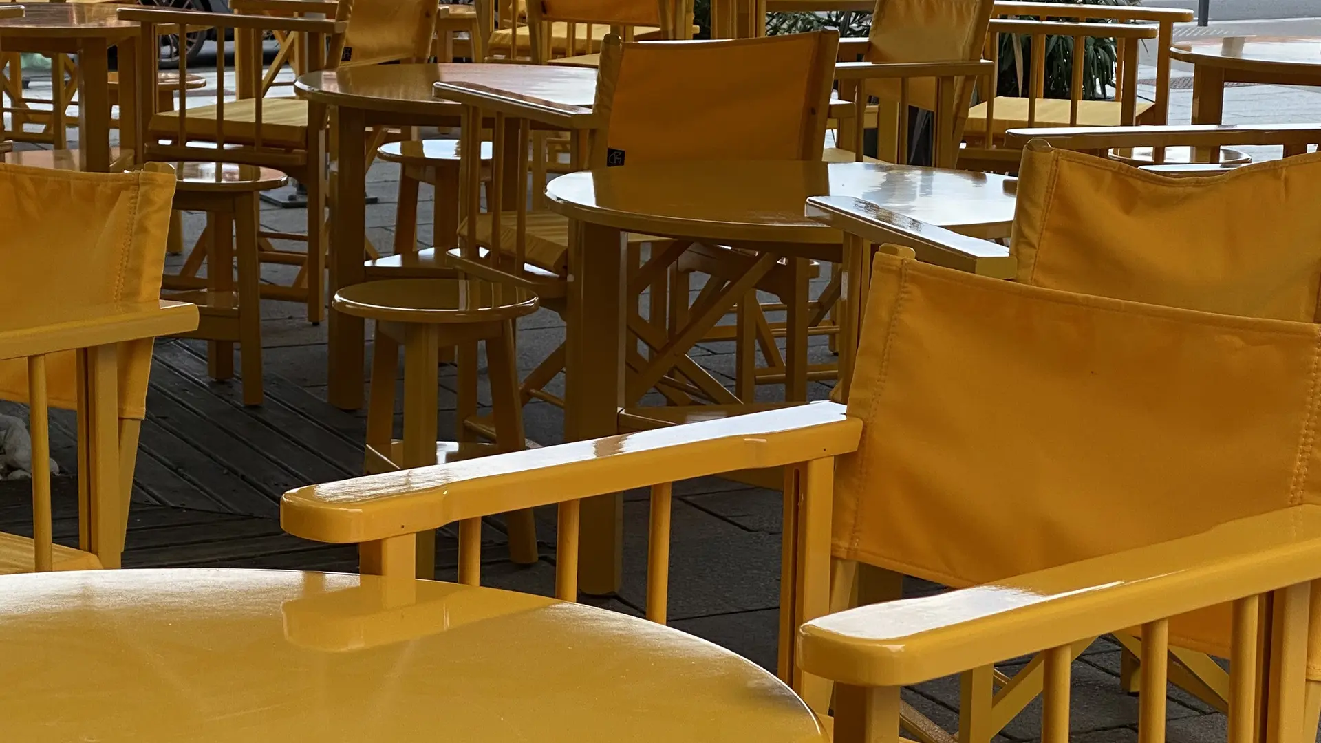 TERRASSE COTE GARE CHATEAUCREUX ST ETIENNE