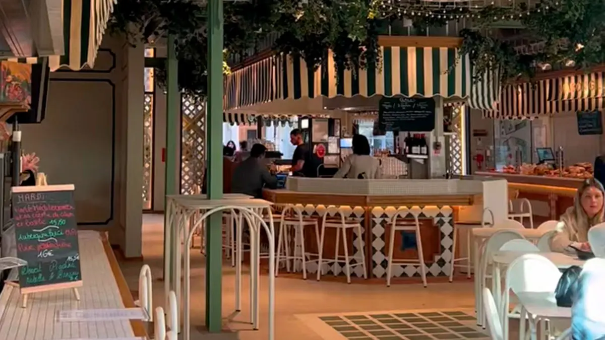 Les Halles Victoria - Area ristorazione nel centro di Hyères