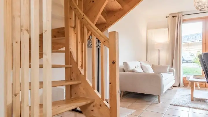 Escalier accès mezzanine et chambre