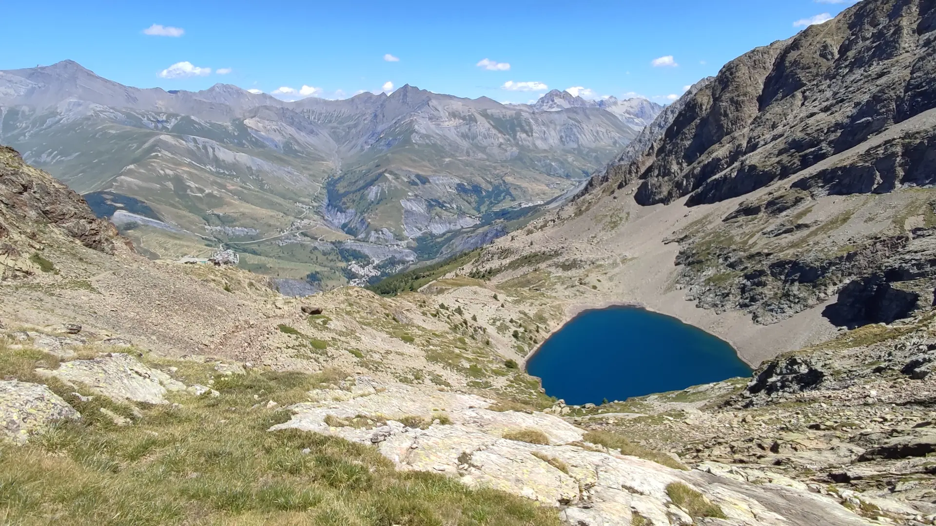 Le lac en montant au refuge