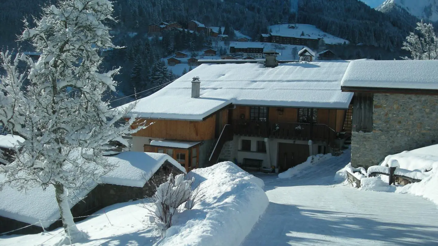 Arrivée au gîte, par une belle journée d'hiver