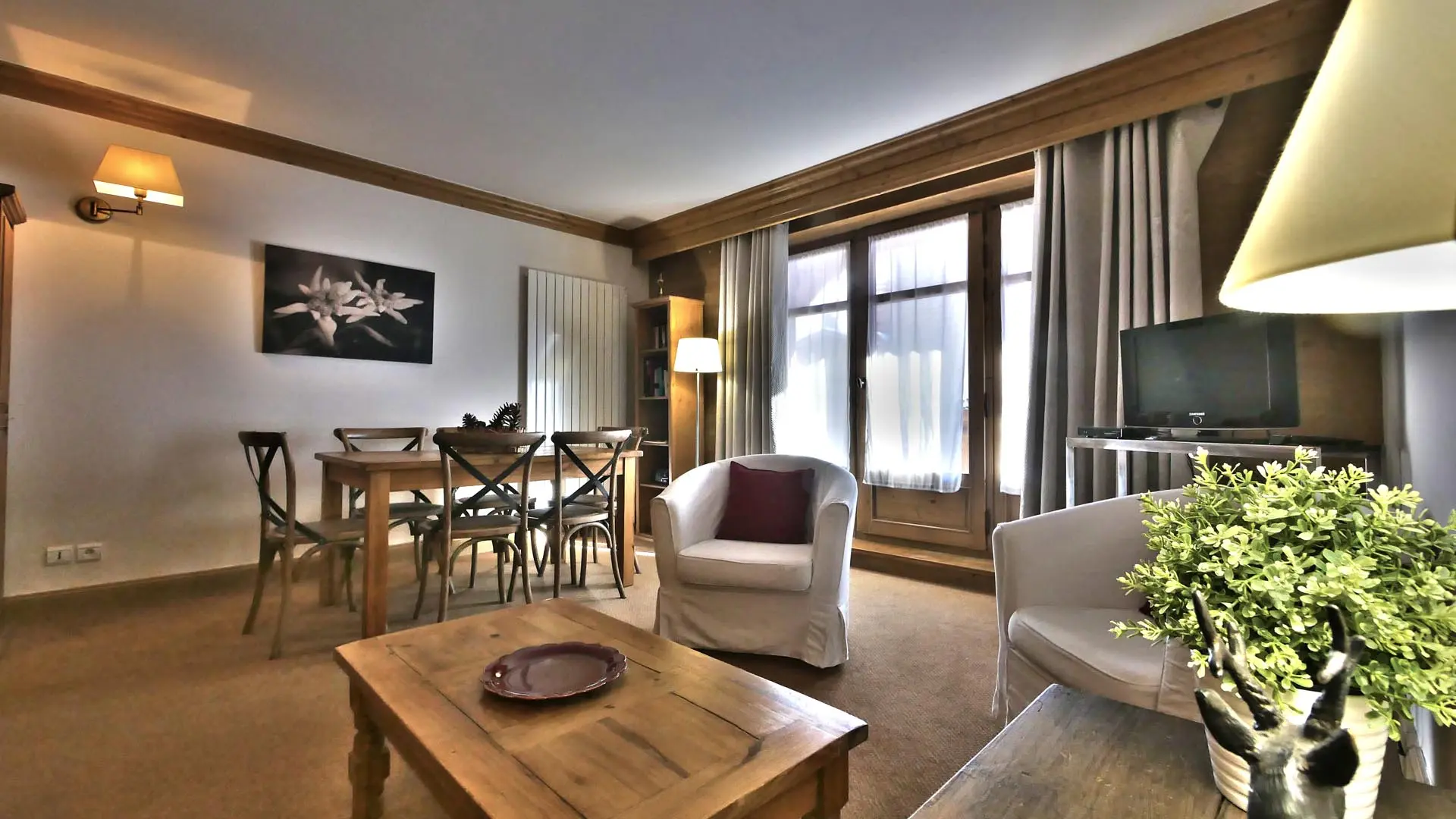 Salon / Salle à manger cosy et moderne_Chalet Les Alpes