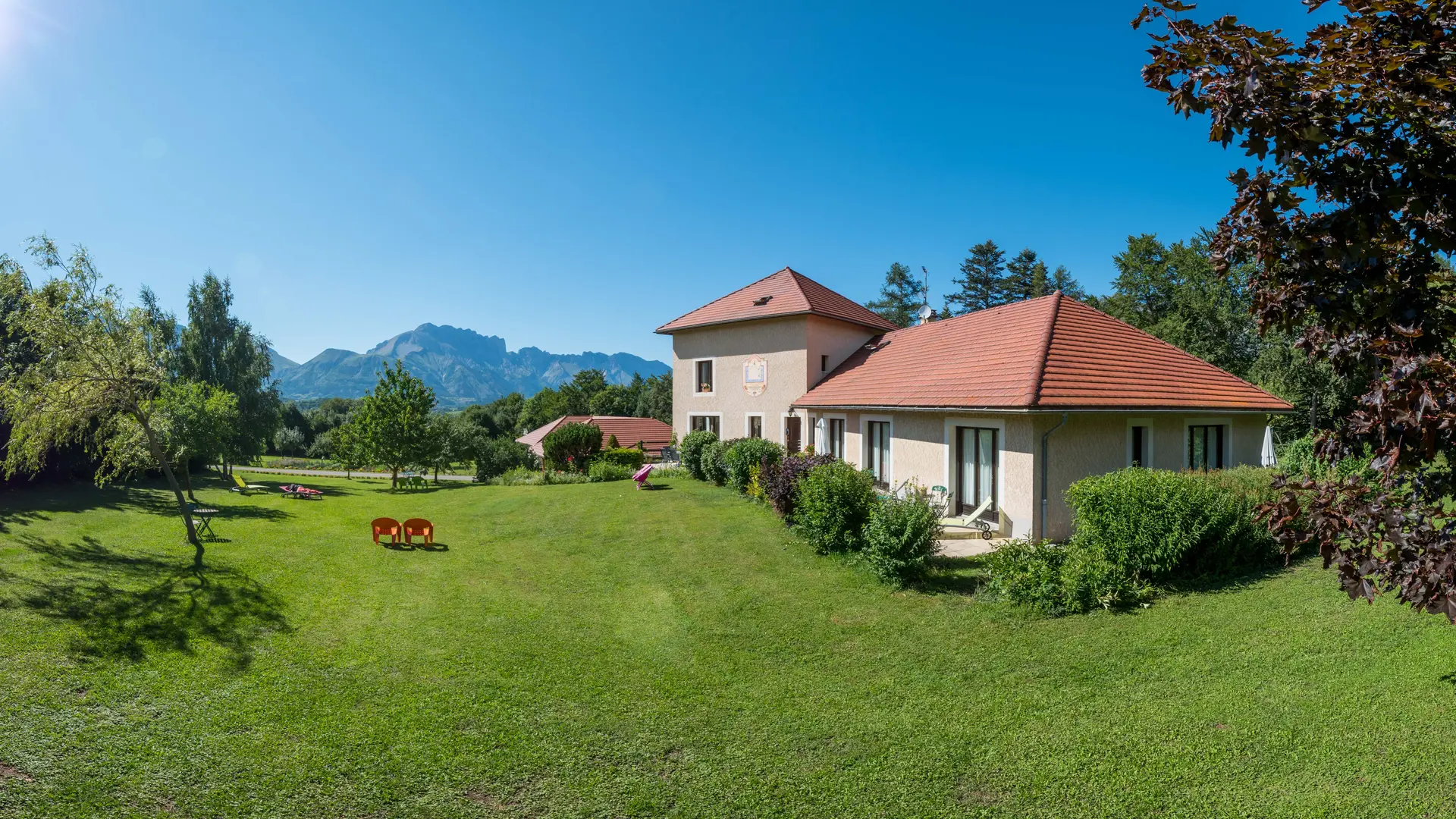 Bed and Breakfast La Combe fleurie, St Bonnet, Champsaur valley, Hautes-Alpes