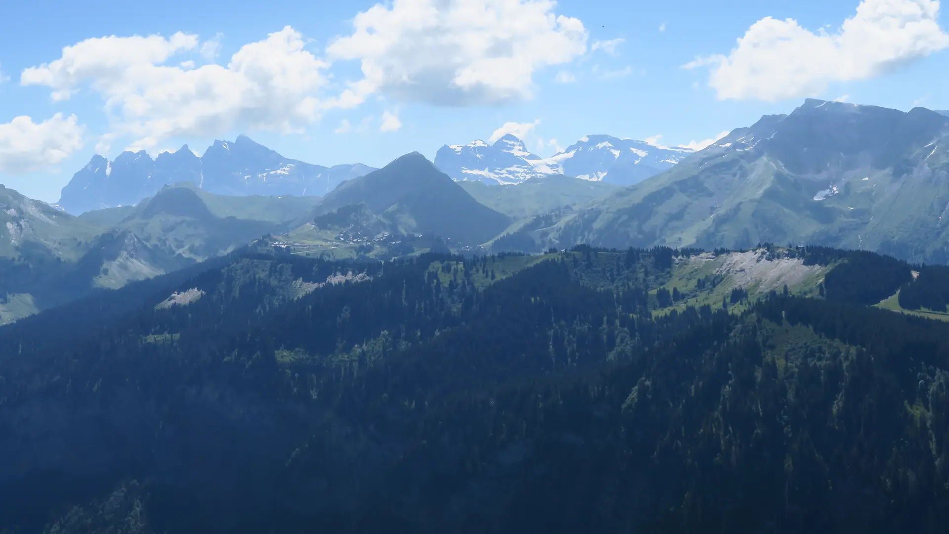 Les Dents du Midi et les monts du Chablais