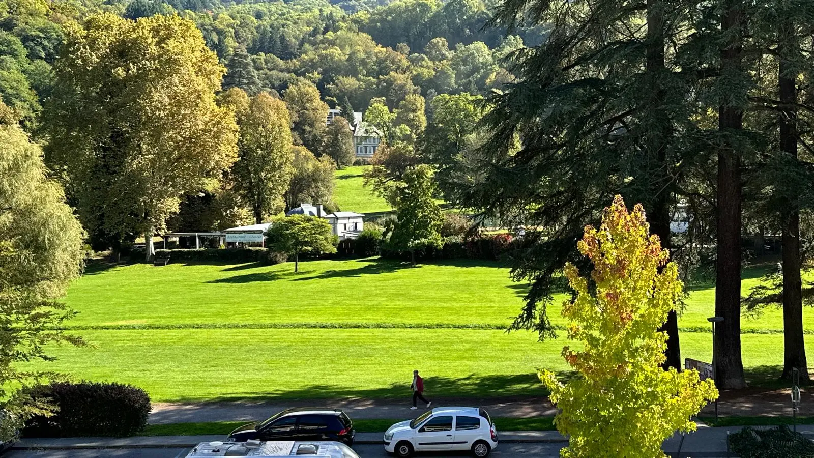 Vue sur le Parc thermal d'Uriage depuis le balcon.