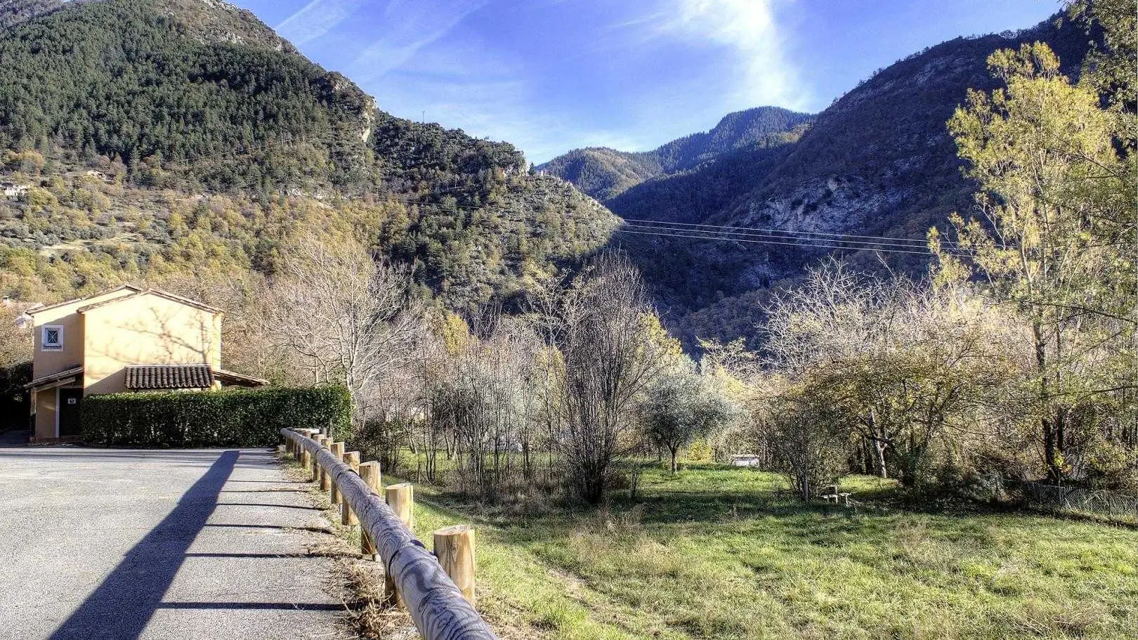 Gîte Cyclamen-Vue depuis le parking-La Bollène-Vésubie-Gîtes de France des Alpes-Maritimes