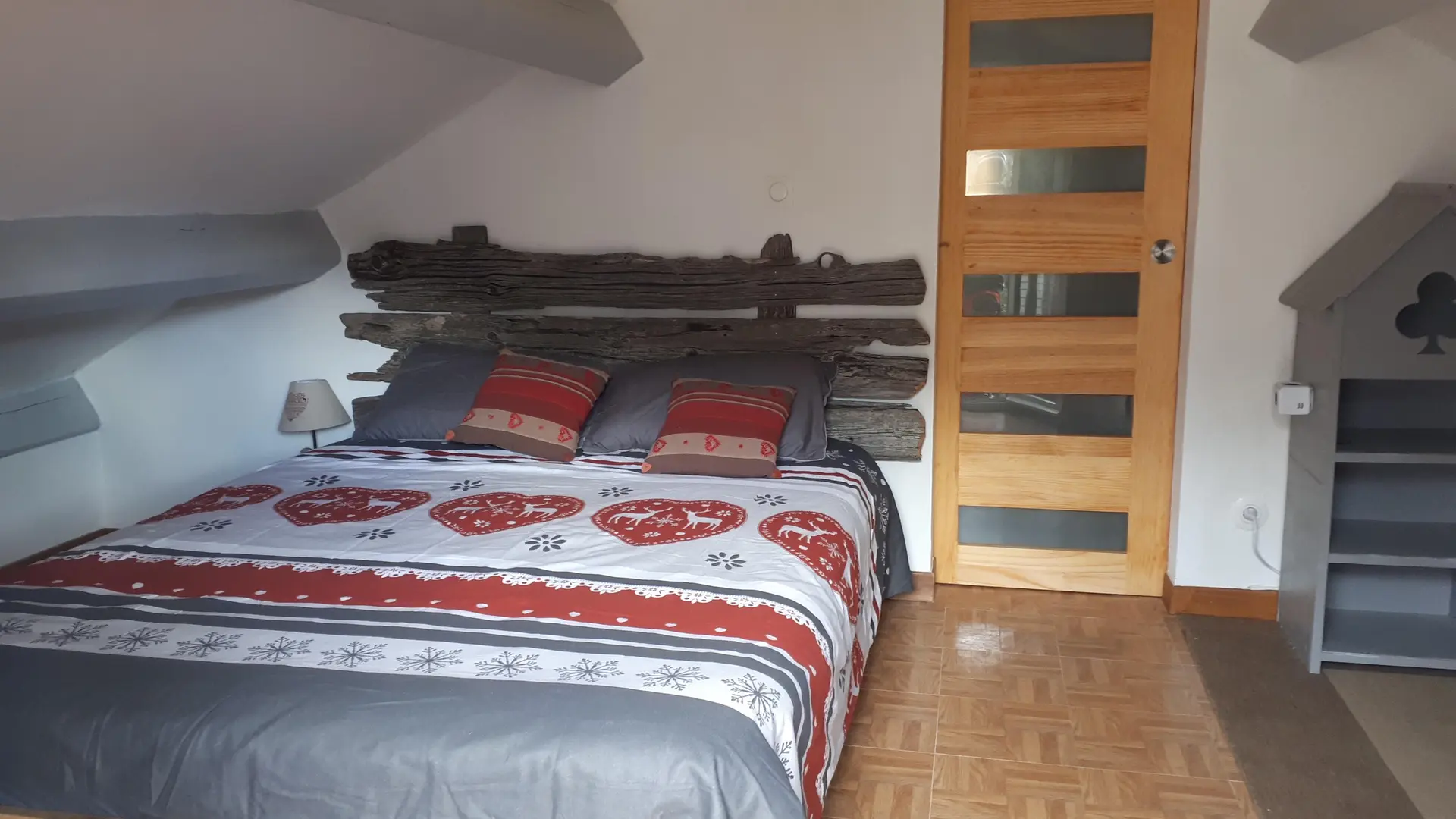 chambre principale avec balcon