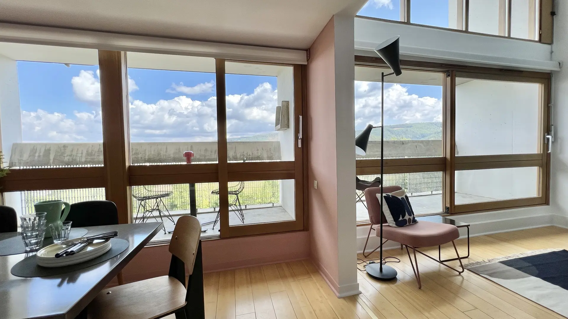 Appartement lumineux avec stores électriques
